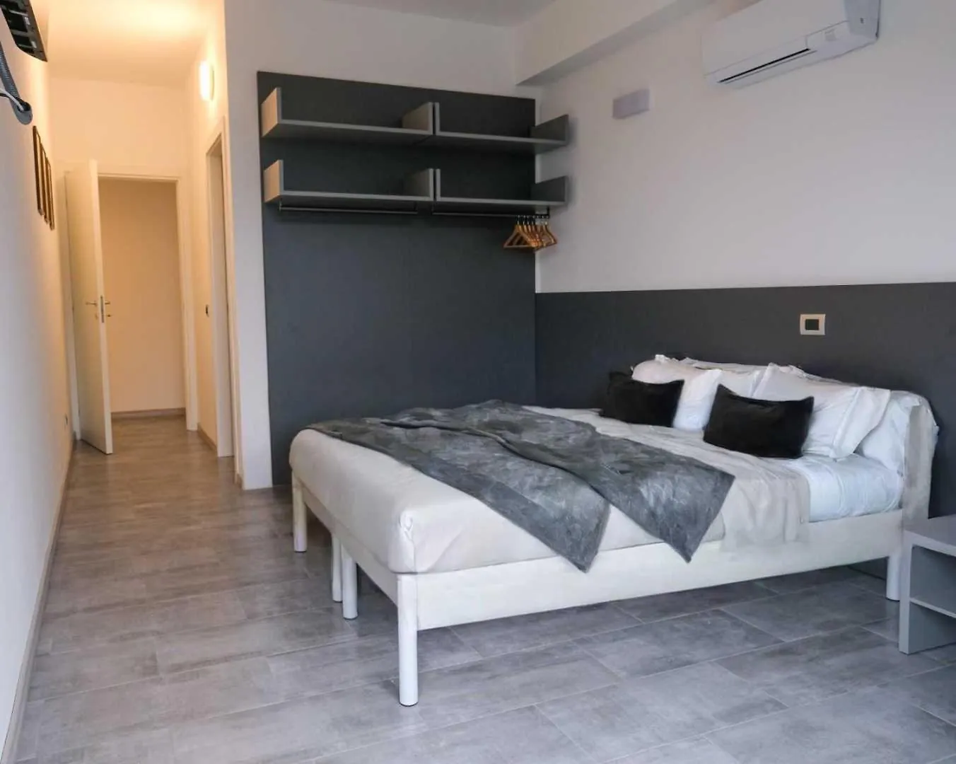 Matthew'S House Como Italia